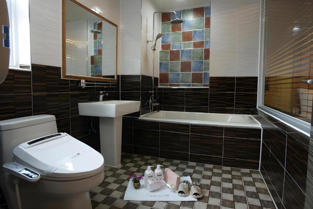 Hotel W ShinЧеджу Екстериор снимка