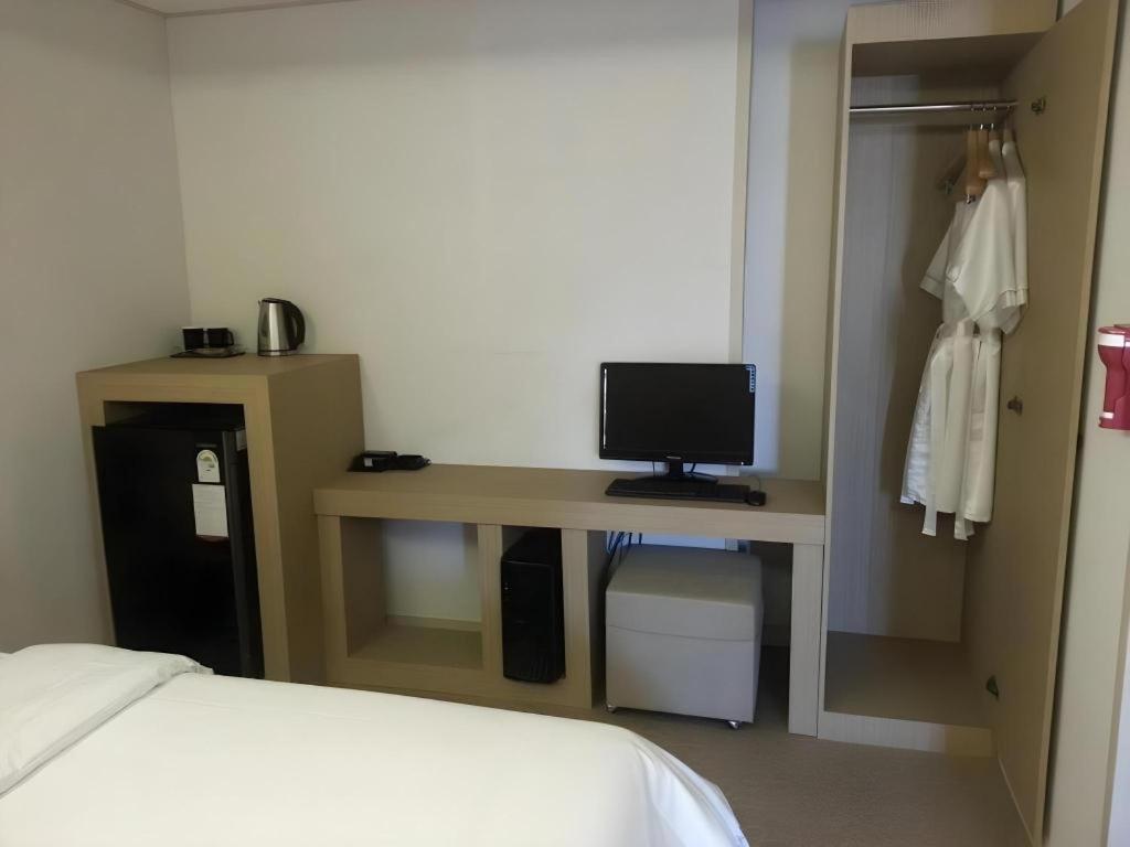 Hotel W ShinЧеджу Екстериор снимка