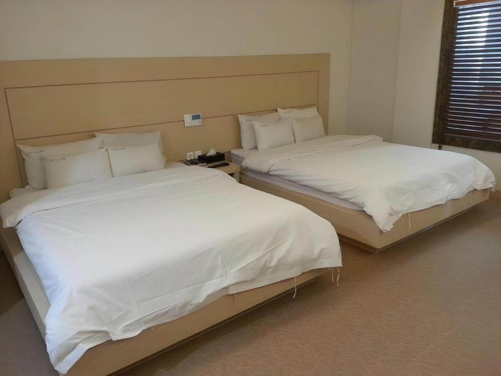 Hotel W ShinЧеджу Екстериор снимка