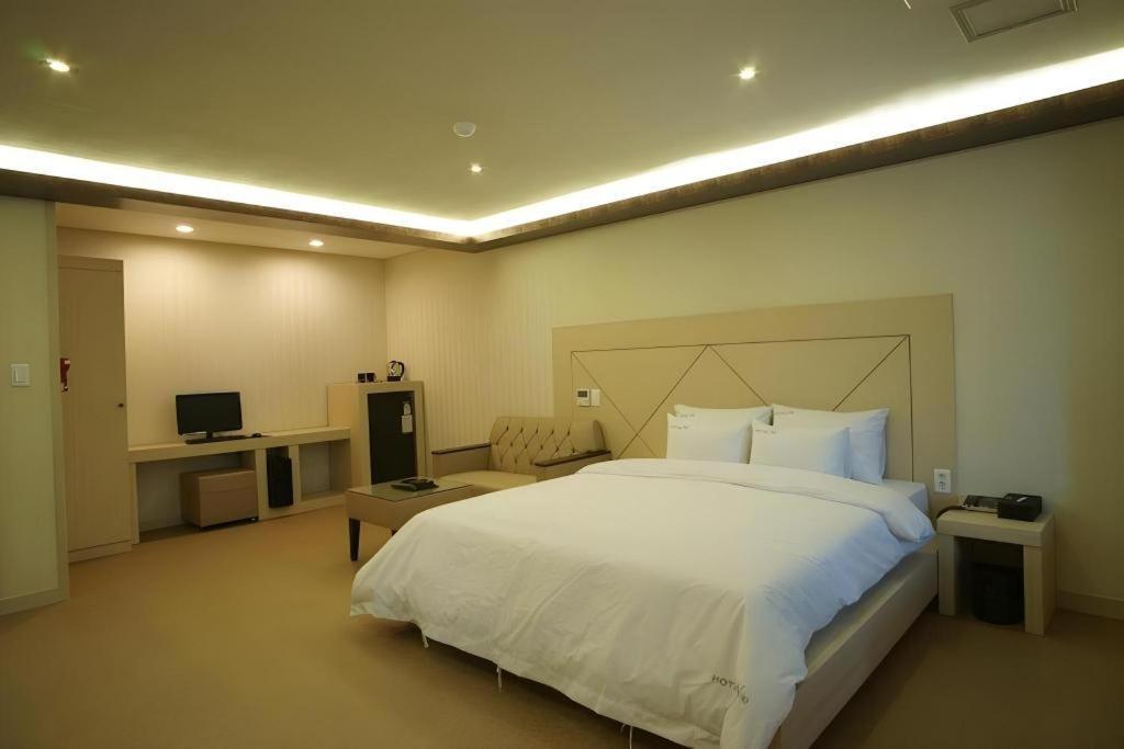 Hotel W ShinЧеджу Екстериор снимка